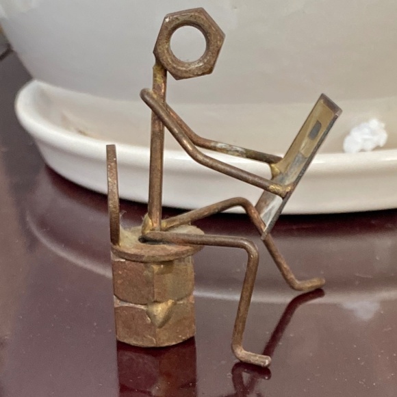 Metal Figurines Lady w credit card & Man on the Potty - Picture 12 of 15